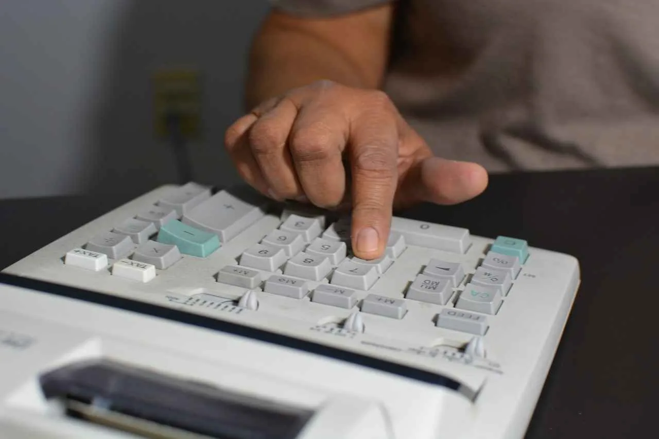 How to Save Money with a Loan Amortization Calculator