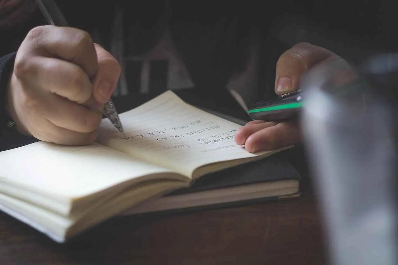 How to Use a Federal Student Loan to Pay for College in 2025