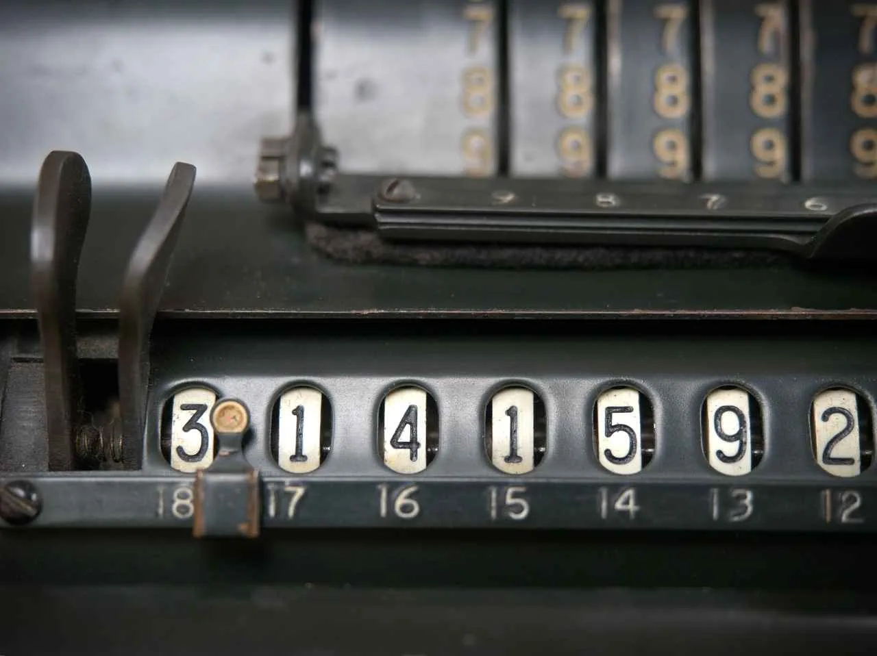 How to Use a Refinance Loan Calculator