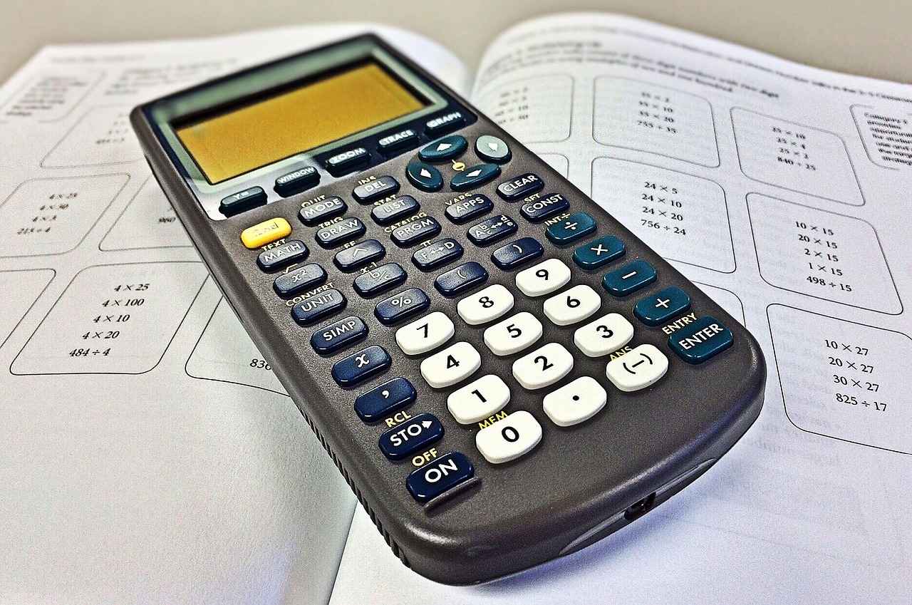 How to Use a Student Loan Calculator