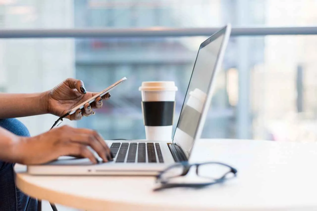 Understanding the Pros and Cons of Online Loans in 2025