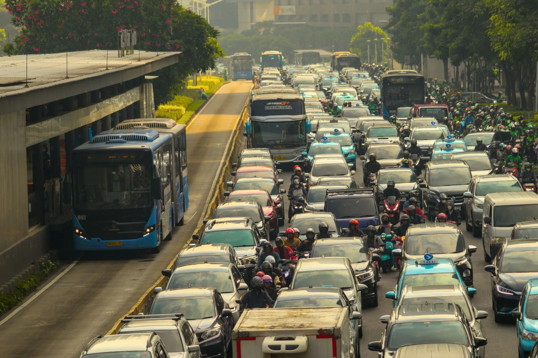 London's Gridlocked Economy: How Congested Roads Affect Your Pocketbook