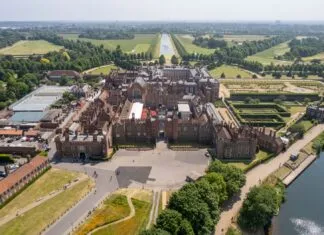 Royal Gardening Secrets: How the British Monarchy Maintains Its Iconic Landscapes and Traditions Royal Gardening Secrets: How the British Monarchy Maintains Its Iconic Landscapes and Traditions finance