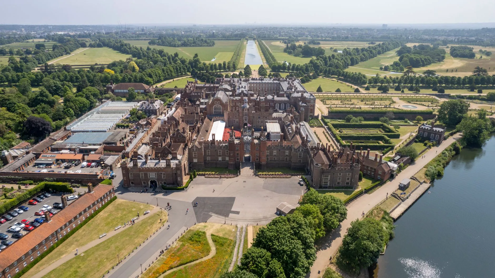 Royal Gardening Secrets: How the British Monarchy Maintains Its Iconic Landscapes and Traditions