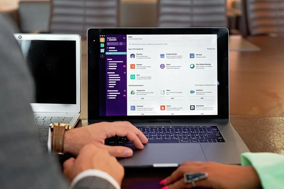 Tech that keeps tasks on track